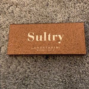 ABH Sultry eyeshadow Palette